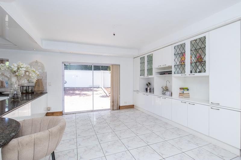 4 Bedroom Property for Sale in Constantia Western Cape